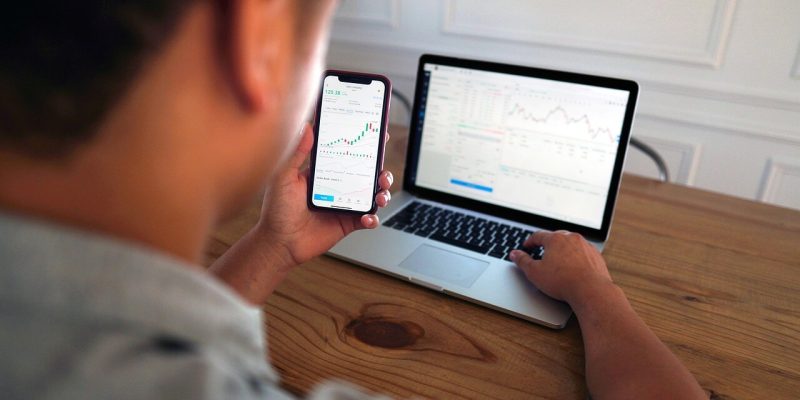 Globální makro strategie: Jak podílové fondy vydělávají na měnových a úrokových pohybech